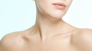 Уплотнения в щитовидной железе у женщин: симптомы и причины