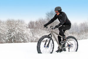 Правила и особенности катания на велосипеде в зимние месяцы